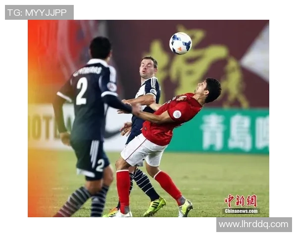 广州恒大对阵墨尔本胜利球迷热议比赛表现与裁判判罚