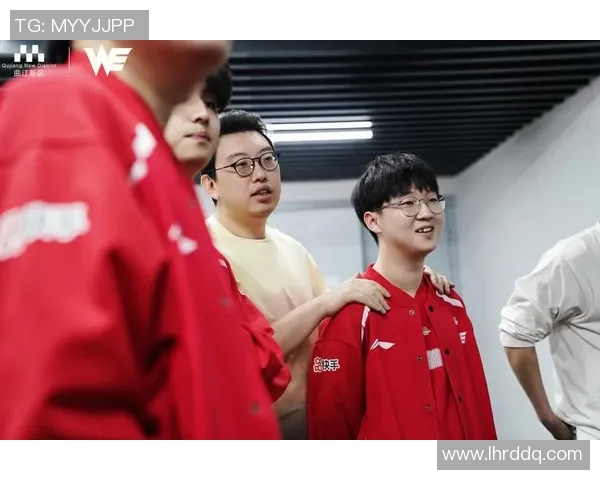 赛后分析FPX与WE对决中选手个人能力的全面评估与对比